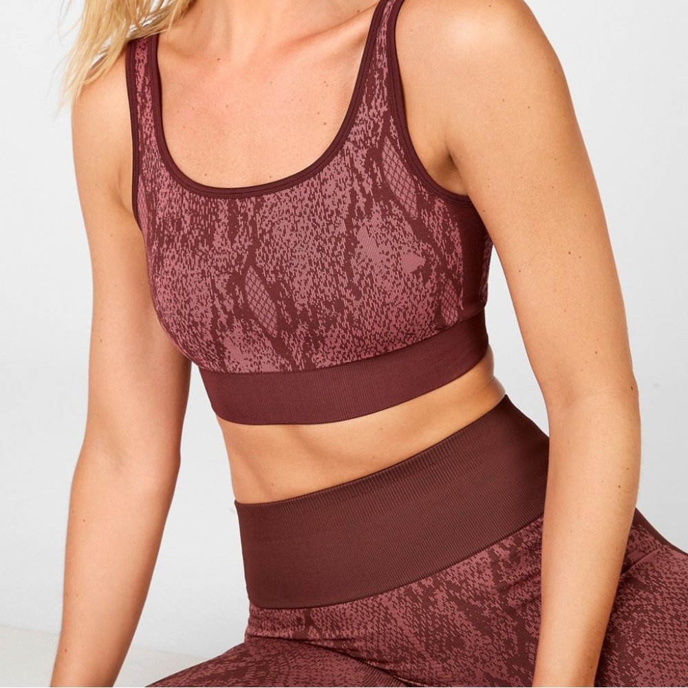 SET Fabletics Seamless Snakeskin Legging and Bra